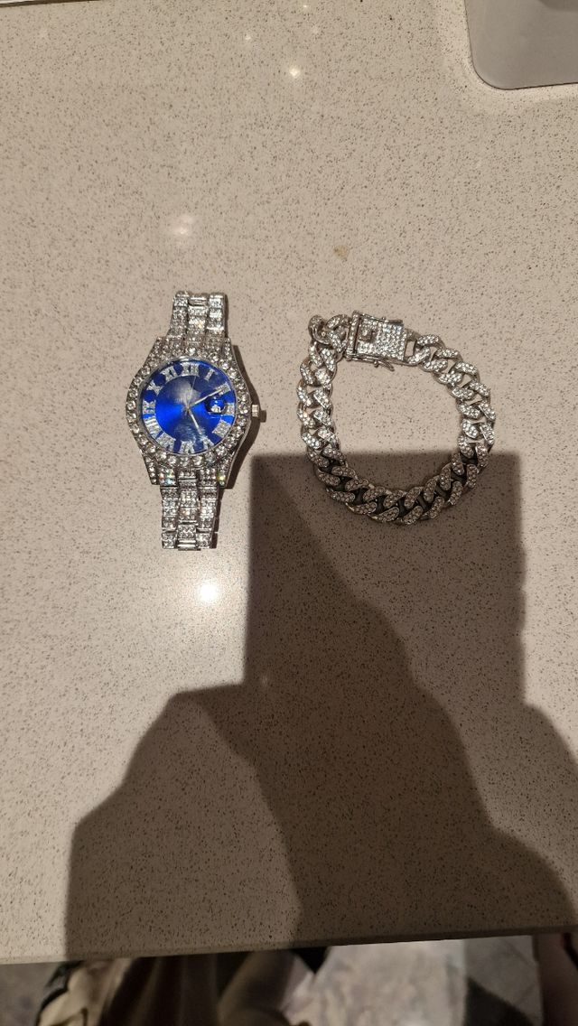 Orologio e braccialetto con zirconi