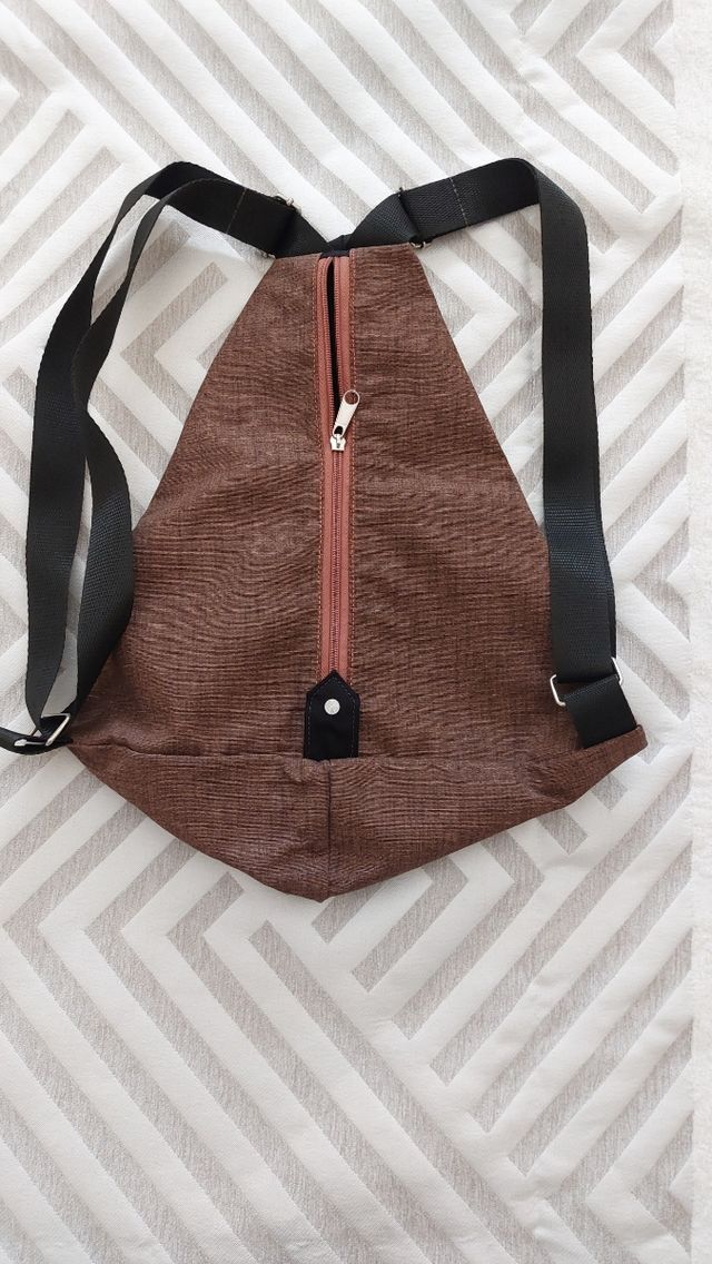 Mochila pequeña marrón