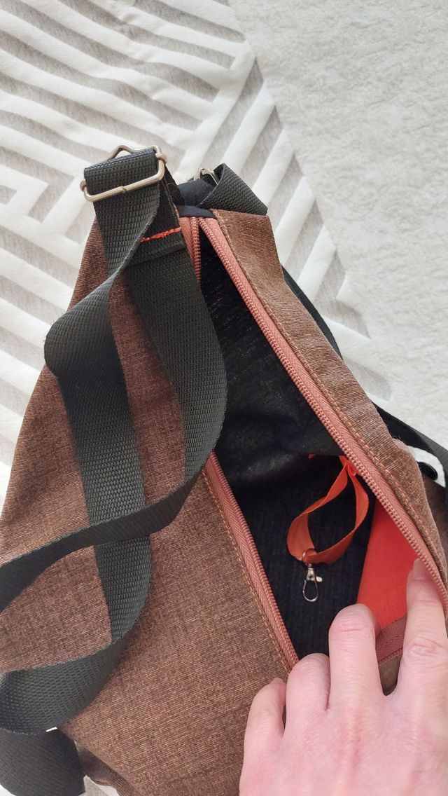 Mochila pequeña marrón