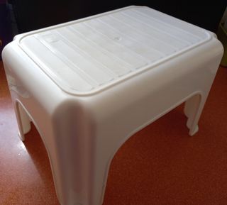 Taburete blanco plástico