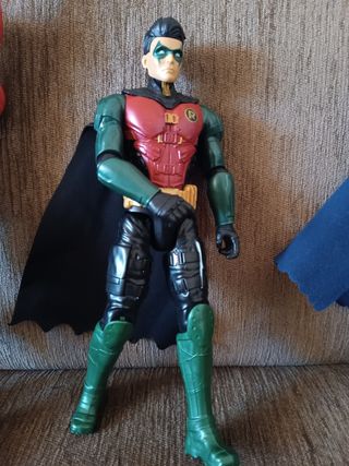 4 Figuras de acción: Joker, Spiderman, Robin y Bat