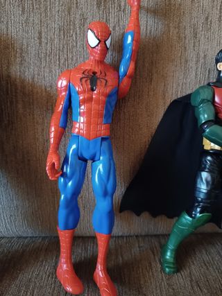 4 Figuras de acción: Joker, Spiderman, Robin y Bat
