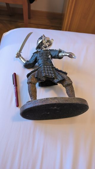 Escultura Figura Guerrero Samurai