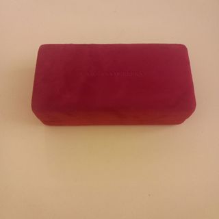 Funda Carolina Herrera roja