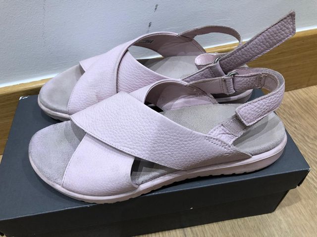 Sandalias niña ecco color malva
