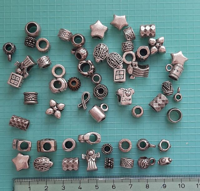 Abalorios y cierres de metal para cuero, ante...