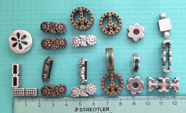 Abalorios y cierres de metal para cuero, ante...