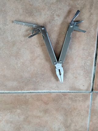 Navaja multiusos plegable