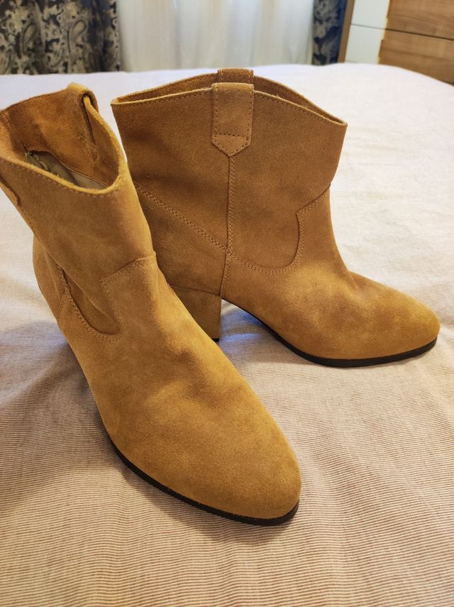 Botas piel marrón marca Unisa