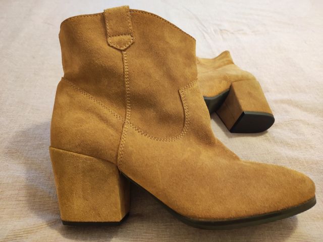 Botas piel marrón marca Unisa