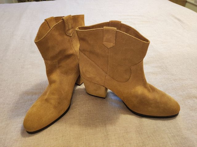 Botas piel marrón marca Unisa