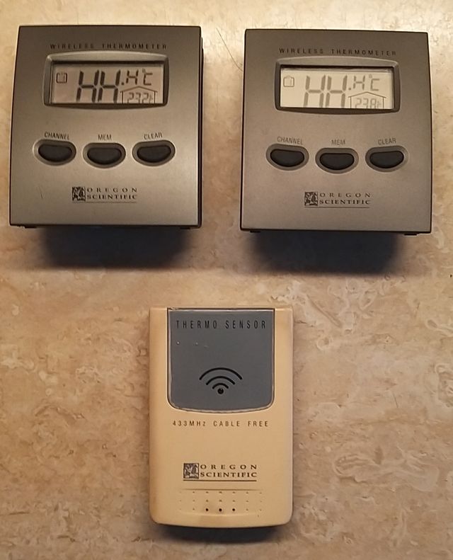 Termómetro inalámbrico Oregon Scientific. 2 bases.