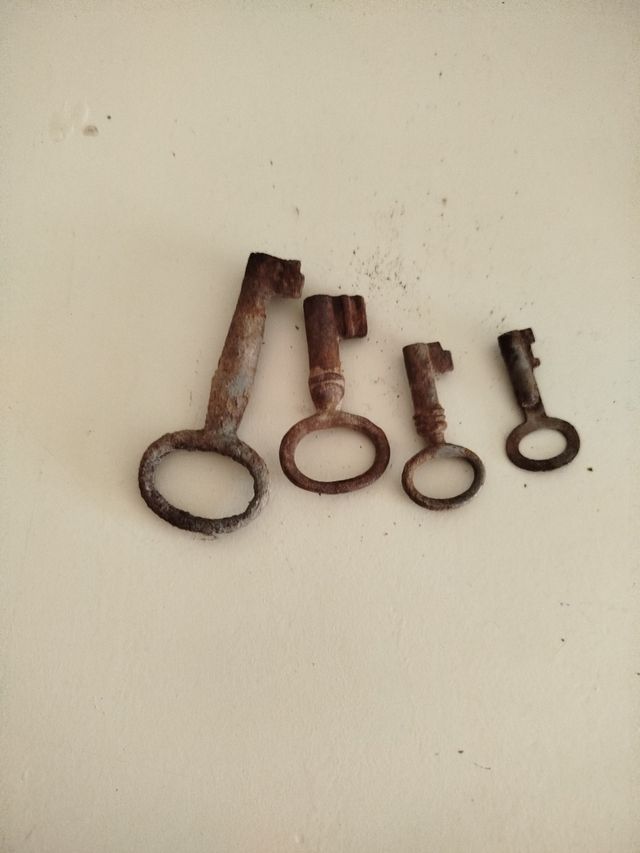 4 Llaves antiguas de forja artesanal