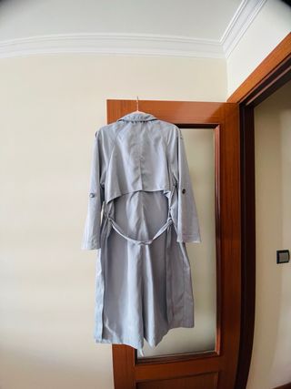 Gabardina azul palido