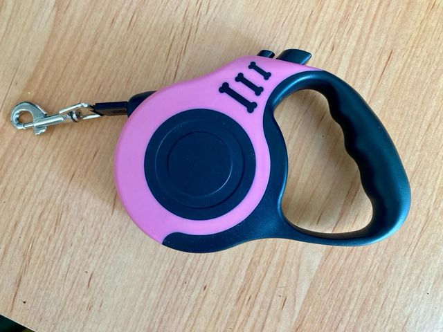 Correa retráctil para perros pequeños/ medianos