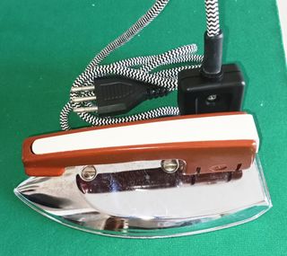 Ferro da stiro portatile Alpi vintage 