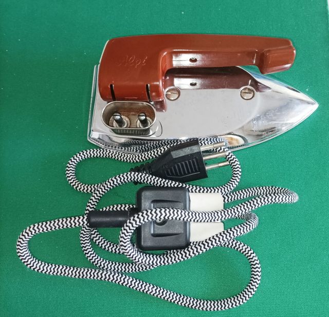 Ferro da stiro portatile Alpi vintage 