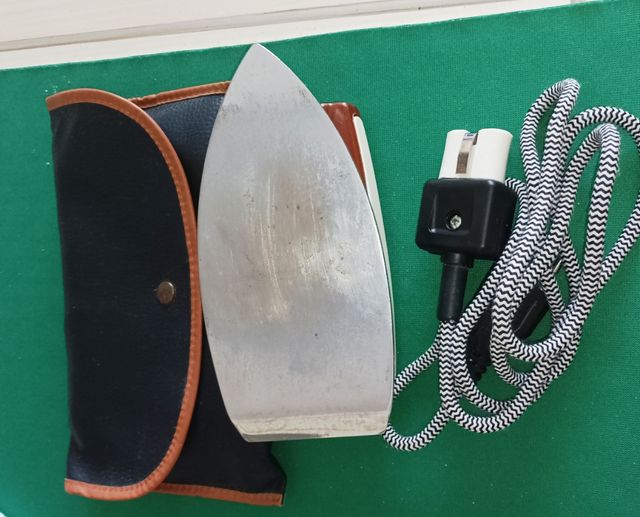 Ferro da stiro portatile Alpi vintage 