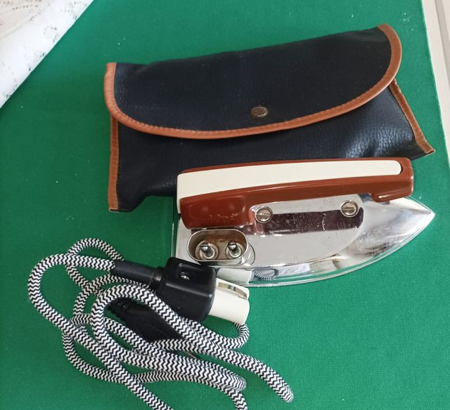 Ferro da stiro portatile Alpi vintage 