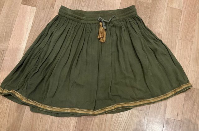 Falda Natura verde oliva plisada