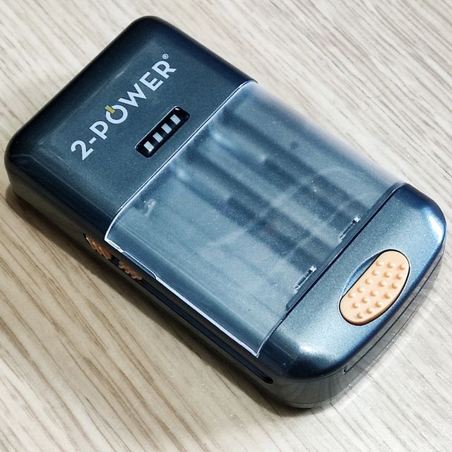 Cargador Baterías y Pilas 2-POWER