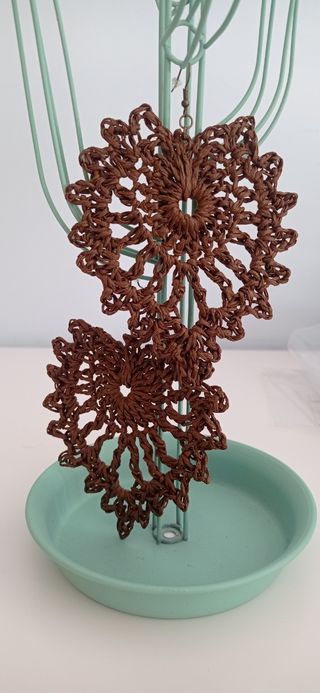 Pendientes crochet marrón grandes