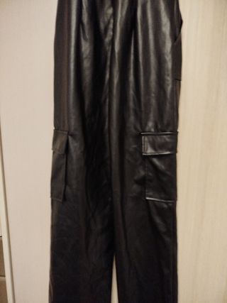 Mono polipiel negro cargo | T.36-40