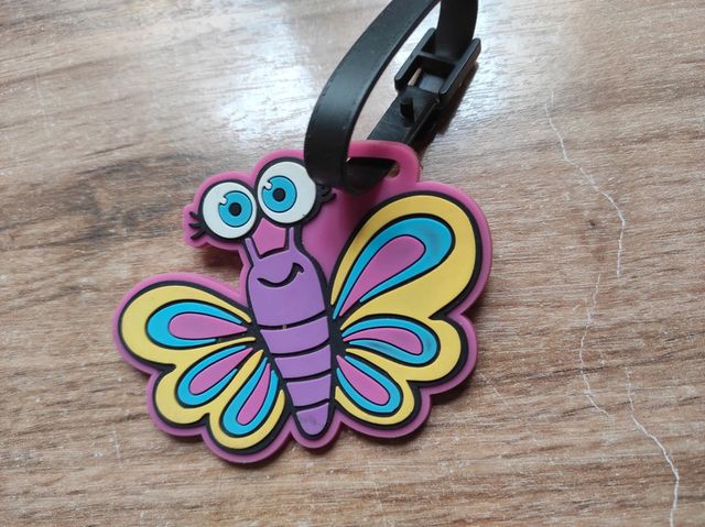 Identificador mariposa maleta vacaciones