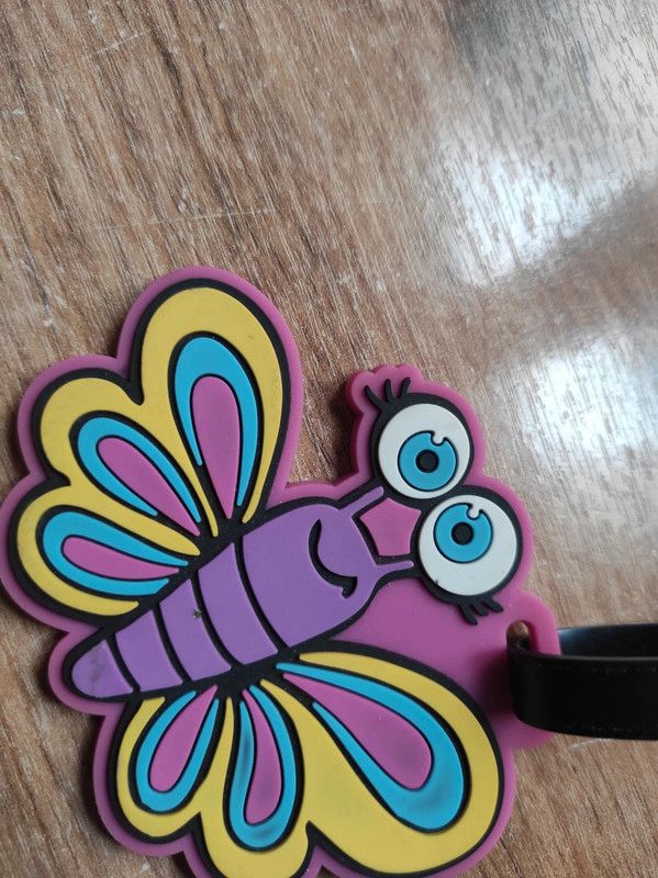 Identificador mariposa maleta vacaciones