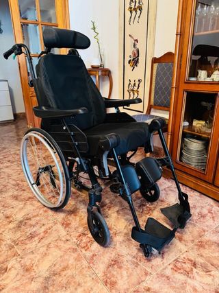 Silla ruedas basculante.