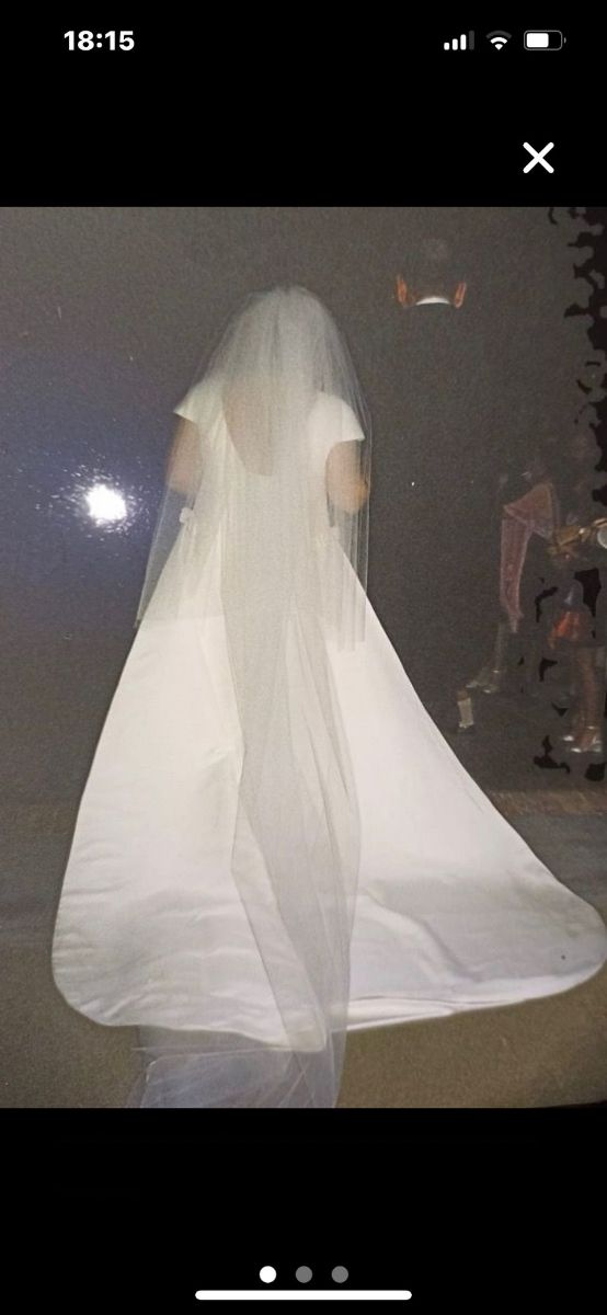 Favorecedor traje de novia hecho a mano en taller