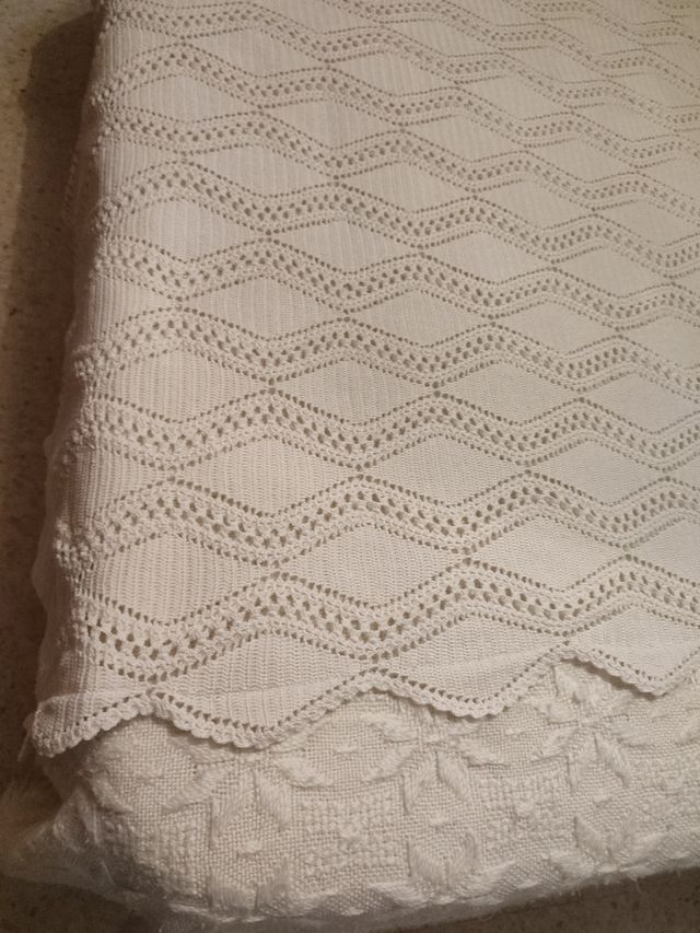 Se vende colcha de hilo antiguo