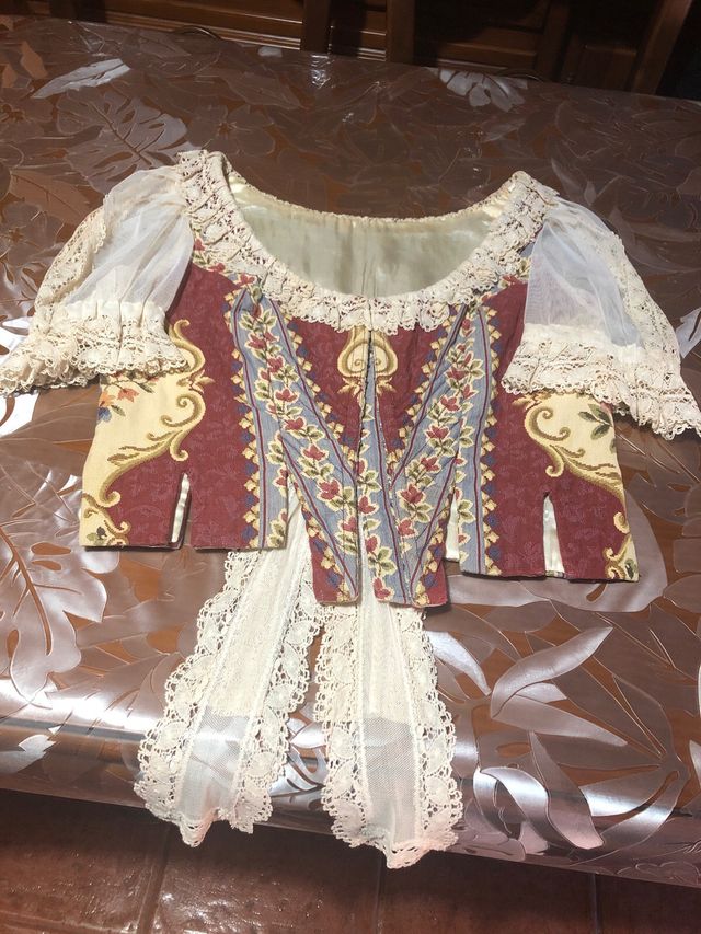 Traje de huertana cosido por Carmen Esteve