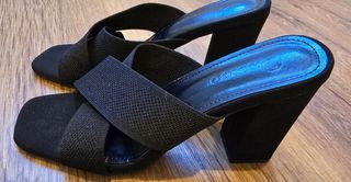 Sandalia tacón negra