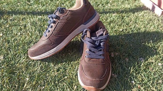 zapato negro de piel