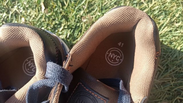 zapato negro de piel