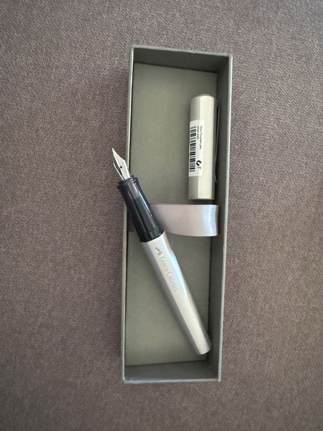 Pluma Faber-Castell: Estilográfica 
6 cartuchos