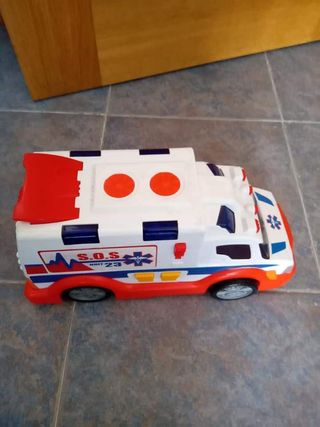 Camión y coches pequeños buen estado