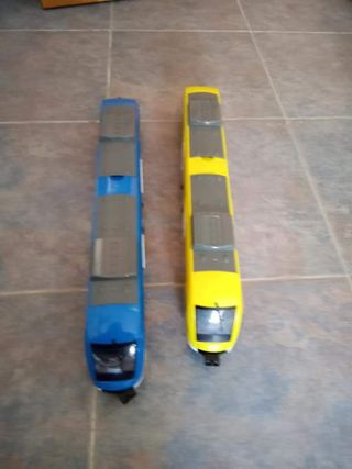 Camión y coches pequeños buen estado