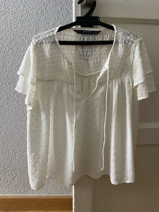Blusa Zara blanca plumetti