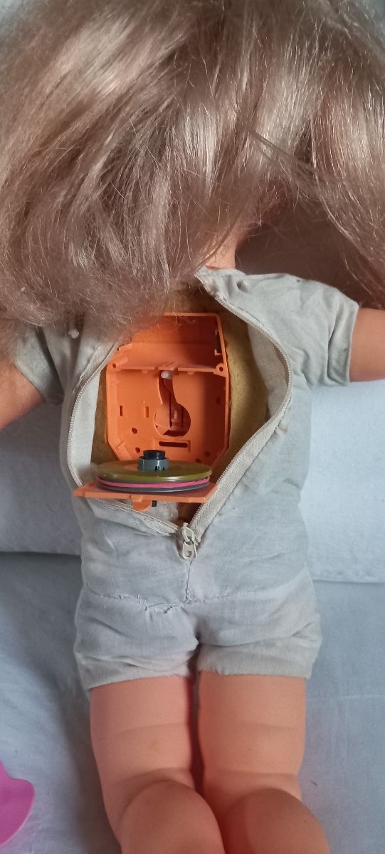Bambola vintage 1988 con culla basculant