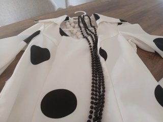Traje flamenca blanco negro con collares