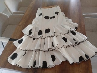 Traje flamenca blanco negro con collares