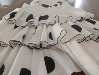 Traje flamenca blanco negro con collares