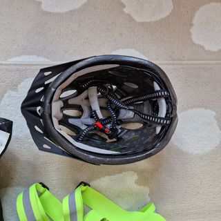 Protecciones ciclismo: casco y rodilleras