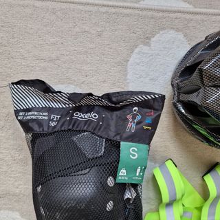 Protecciones ciclismo: casco y rodilleras