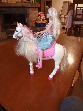 Barbie y caballo unicornio