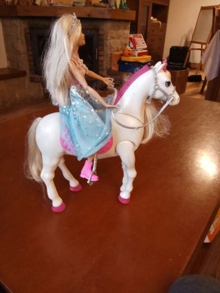 Barbie y caballo unicornio