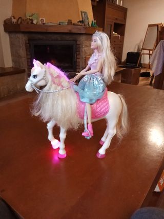 Barbie y caballo unicornio