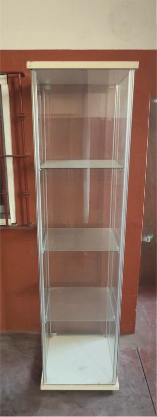 Vitrina cristal poco uso solo esta sucia